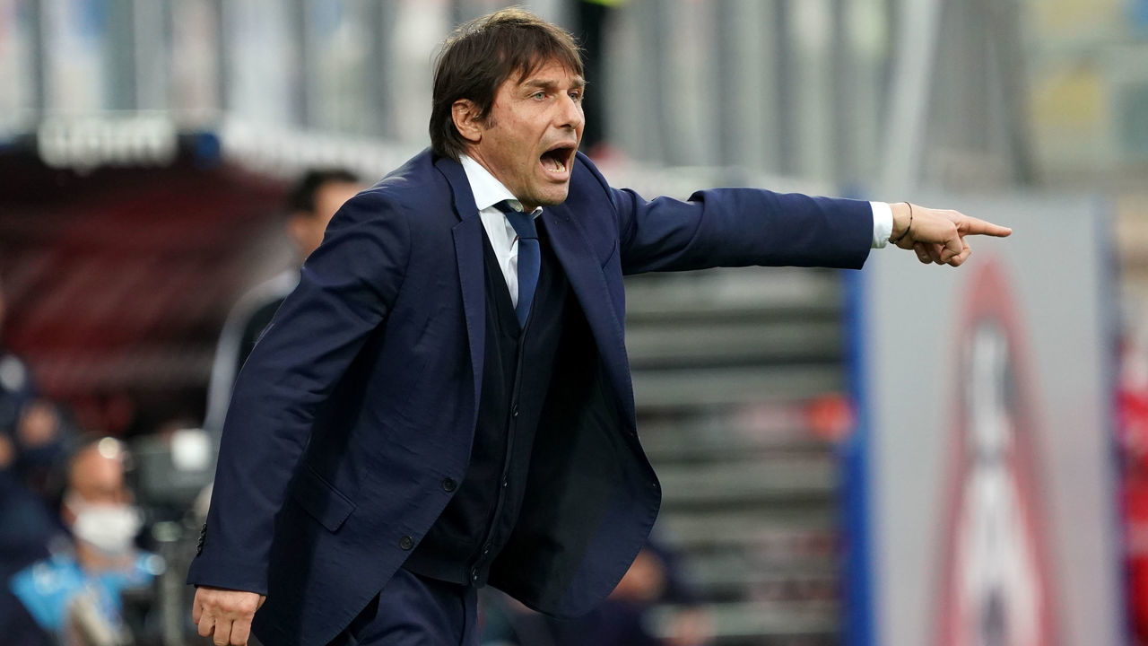 Antonio Conte head coach of Fc Internazionale during the Serie A match between Fc Crotone and Fc Internazionale Milan on May 01, 2021 stadium "Ezio Scida" in Crotone, Italy