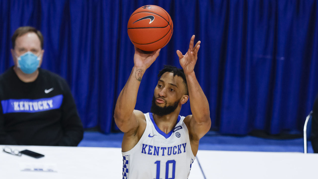LEXINGTON, KY - FEBRUARY 27: Davion Mintz #10 of the Kentucky Wildcats shoots the ball against the Florida Gators at Rupp Arena on February 27, 2021 in Lexington, Kentucky.