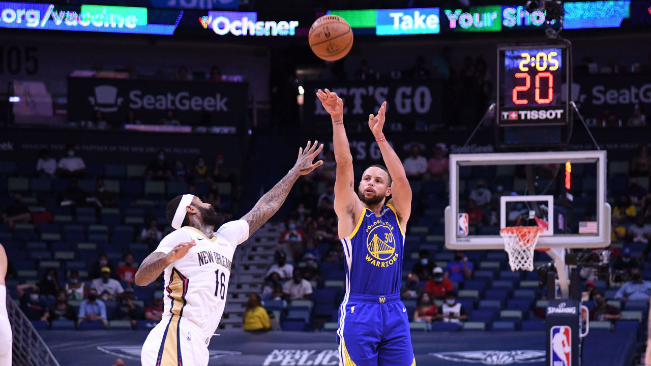 NEW ORLEANS, LA - MAY 3: Stephen Curry #30 of the Golden State Warriors shoots a three point basket during the game against the New Orleans Pelicans on May 3, 2021 at the Smoothie King Center in New Orleans, Louisiana. Mandatory Copyright Notice: Copyright 2021 NBAE