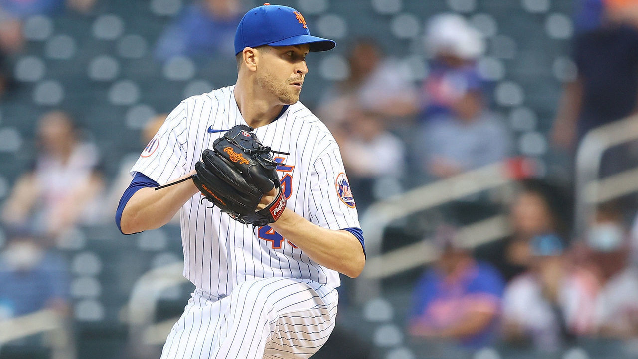 NEW YORK, NEW YORK - APRIL 28: Jacob deGrom #48 of the New York Mets in action against the Boston Red Sox at Citi Field on April 28, 2021 in New York City. Boston Red Sox defeated the New York Mets 1-0.