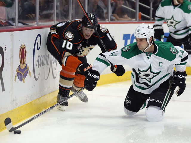 VIDEO: Stars' Ryan Garbutt ejected for spearing Corey | theScore