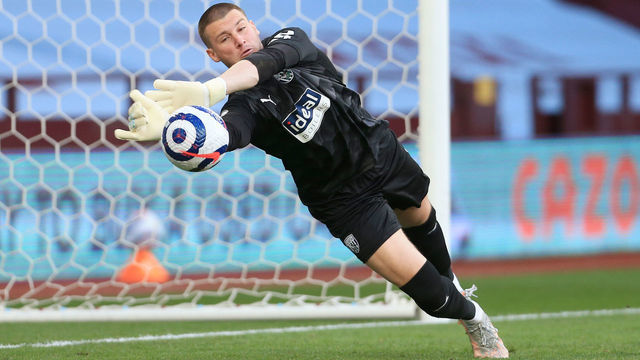 BIRMINGHAM, ENGLAND - APRIL 25: West Bromwich Albion goalkeeper Sam Johnstone dives to make a save during the Premier League match between Aston Villa and West Bromwich Albion at Villa Park on April 25, 2021 in Birmingham, United Kingdom. Sporting stadiums around the UK remain under strict restrictions due to the Coronavirus Pandemic as Government social distancing laws prohibit fans inside venues resulting in games being played behind closed doors.