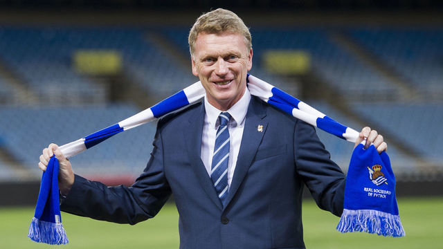 SAN SEBASTIAN, SPAIN - NOVEMBER 13: David Moyes poses with a scarf during presented as Real Sociedad's new head coach at Estadio Anoeta on November 13, 2014 in San Sebastian, Spain.