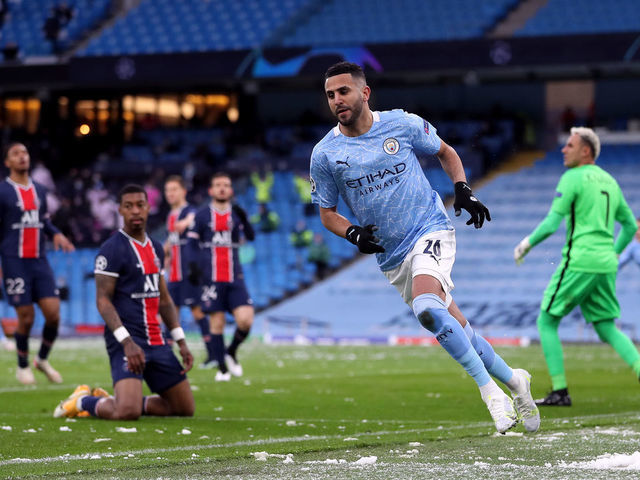 ISTANBUL - Riyad Mahrez of Manchester City FC with the UEFA