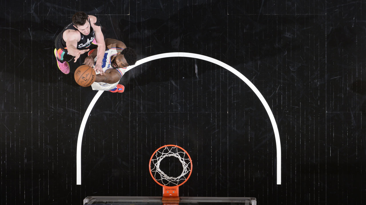 SAN ANTONIO, TX - MAY 2: Drew Eubanks #14 of the San Antonio Spurs shoots the ball during the game as Joel Embiid #21 of the Philadelphia 76ers plays defense on May 2, 2021 at the AT&T Center in San Antonio, Texas. Mandatory Copyright Notice: Copyright 2021 NBAE (Photos by Logan Riely/NBAE via Getty Images)