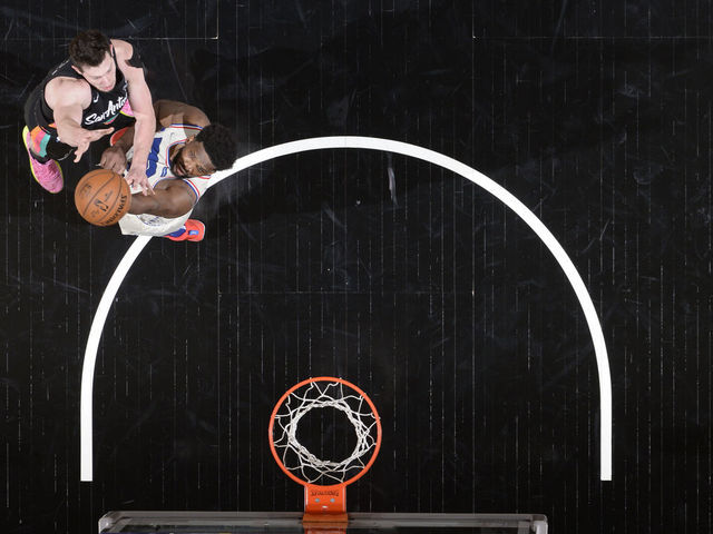 SAN ANTONIO, TX - MAY 2: Drew Eubanks #14 of the San Antonio Spurs shoots the ball during the game as Joel Embiid #21 of the Philadelphia 76ers plays defense on May 2, 2021 at the AT&T Center in San Antonio, Texas. Mandatory Copyright Notice: Copyright 2021 NBAE (Photos by Logan Riely/NBAE via Getty Images)