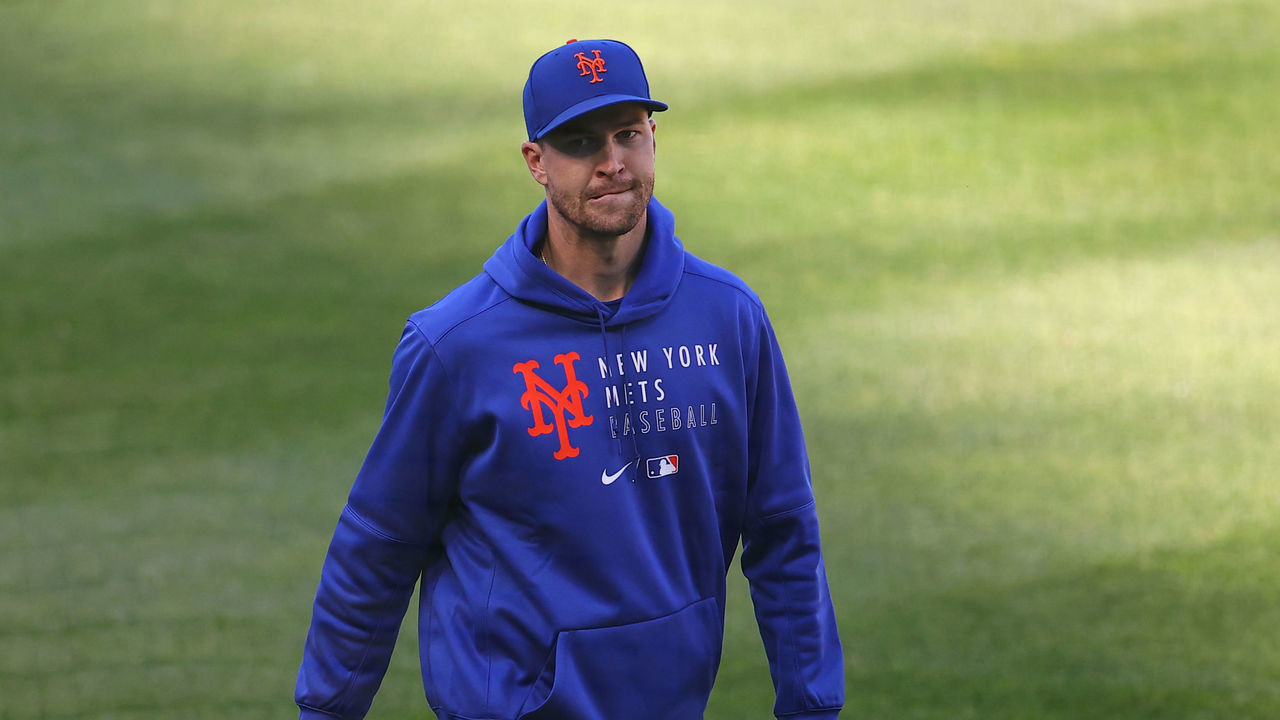 PHILADELPHIA, PA - MAY 01: New York Mets starting pitcher Jacob deGrom (48) comes in from the outfield prior to the Major League Baseball game between the Philadelphia Phillies and the New York Mets on May 1, 2021 at Citizens Bank Park in Philadelphia, PA.