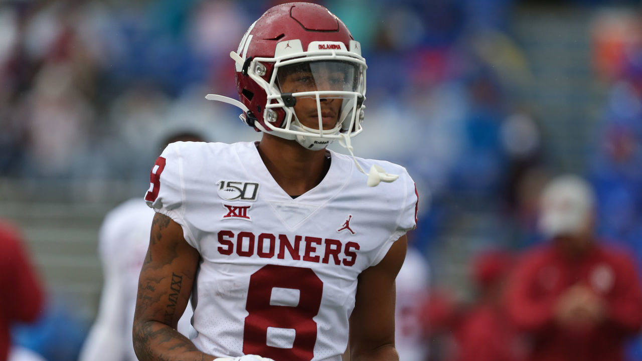 LAWRENCE, KS - OCTOBER 05: Oklahoma Sooners wide receiver Trejan Bridges (8) before a Big 12 football game between the Oklahoma Sooners and Kansas Jayhawks on October 5, 2019 at Memorial Stadium in Lawrence, KS.