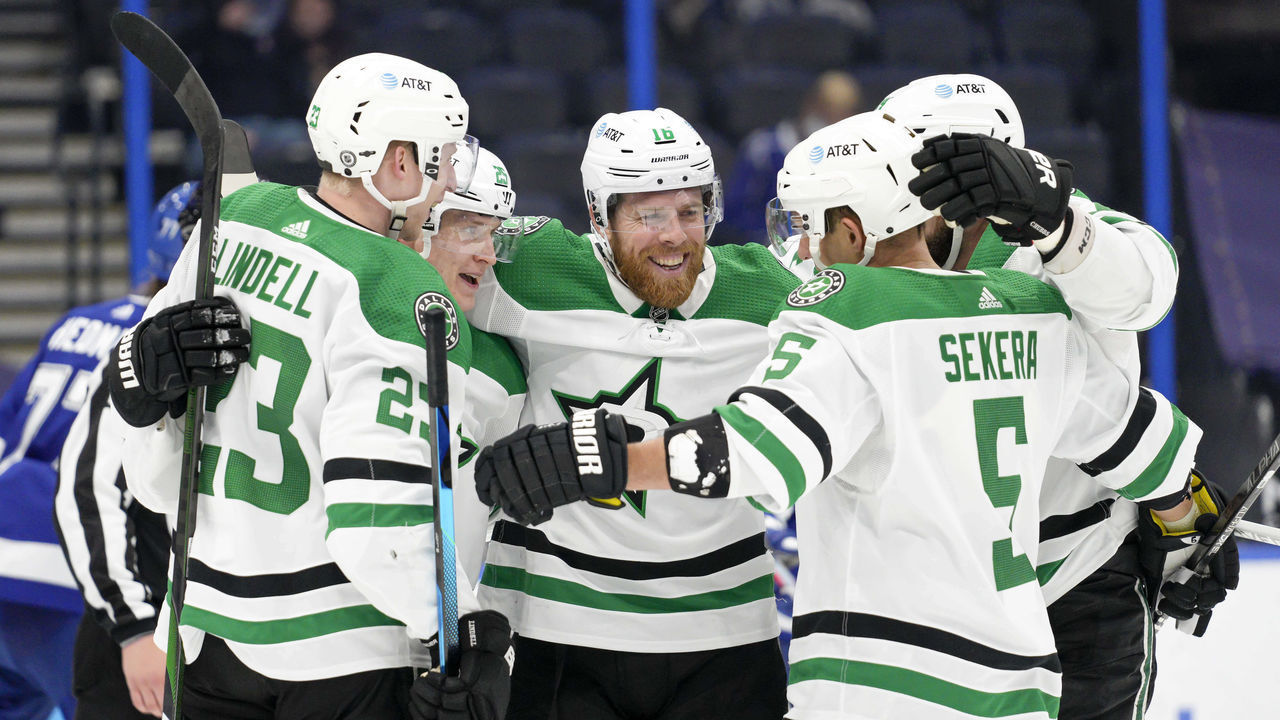 TAMPA, FL - MAY 07 Dallas Stars celebrate scoring a goal during the NHL Hockey match between the Tampa Bay Lightning and Dallas Stars on May 7, 2021 at Amalie Arena in Tampa, FL.