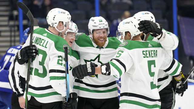 TAMPA, FL - MAY 07 Dallas Stars celebrate scoring a goal during the NHL Hockey match between the Tampa Bay Lightning and Dallas Stars on May 7, 2021 at Amalie Arena in Tampa, FL.