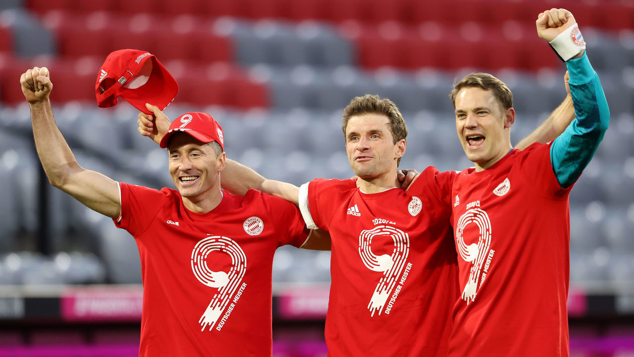 MUNICH, GERMANY - MAY 08: Robert Lewandowski, Thomas Mueller and Manuel Neuer of FC Bayern Muenchen celebrates winning the Bundesliga title after the Bundesliga match between FC Bayern Muenchen and Borussia Moenchengladbach at Allianz Arena on May 08, 2021 in Munich, Germany. Sporting stadiums around Germany remain under strict restrictions due to the Coronavirus Pandemic as Government social distancing laws prohibit fans inside venues resulting in games being played behind closed doors.