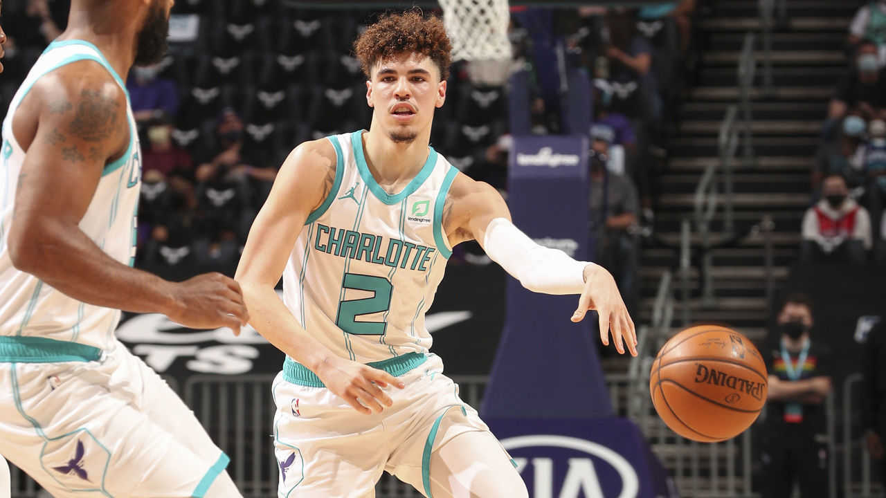 CHARLOTTE, NC - MAY 9: LaMelo Ball #2 of the Charlotte Hornets passes the ball during the game against the New Orleans Pelicans on May 9, 2021 at Spectrum Center in Charlotte, North Carolina. Mandatory Copyright Notice: Copyright 2021 NBAE