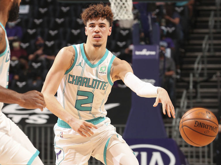 LaMelo debuts signature shoe | theScore.com