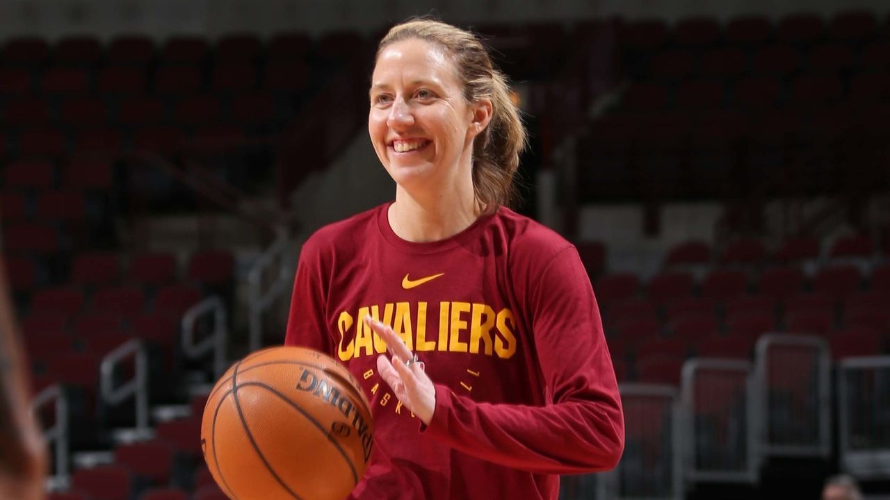 CHICAGO, IL - MARCH 10: Assistant Coach, Lindsay Gottlieb, of the Cleveland Cavaliers warms up prior to a game against the Chicago Bulls on March 10, 2020 at the United Center in Chicago, Illinois. Mandatory Copyright Notice: Copyright 2020 NBAE