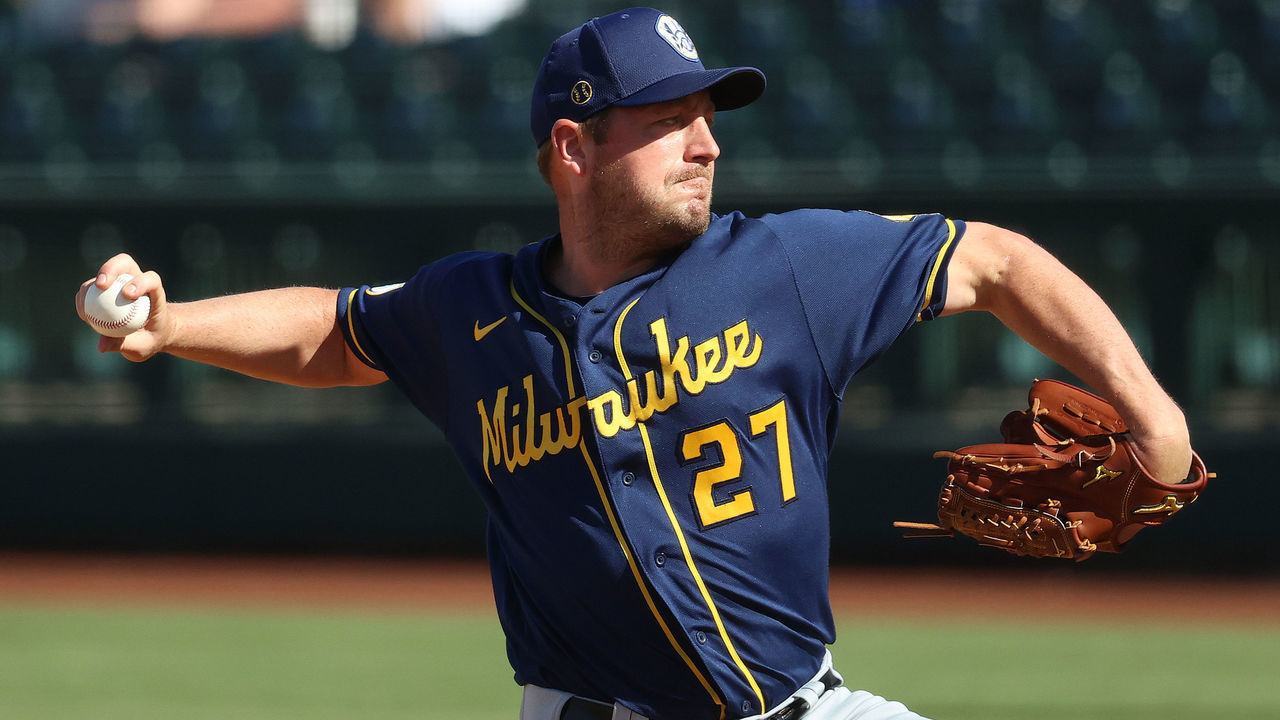 SURPRISE, ARIZONA - MARCH 27: Jordan Zimmermann #27 of the Milwaukee Brewers pitches in the sixth inning against the Kansas City Royals during the MLB spring training game at Surprise Stadium on March 27, 2021 in Surprise, Arizona.