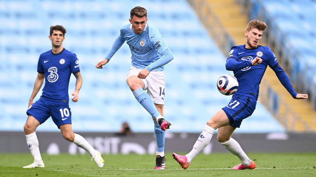 MANCHESTER, ENGLAND - MAY 08: Aymeric Laporte of Manchester City is closed down by Timo Werner of Chelsea during the Premier League match between Manchester City and Chelsea at Etihad Stadium on May 08, 2021 in Manchester, England. Sporting stadiums around the UK remain under strict restrictions due to the Coronavirus Pandemic as Government social distancing laws prohibit fans inside venues resulting in games being played behind closed doors.