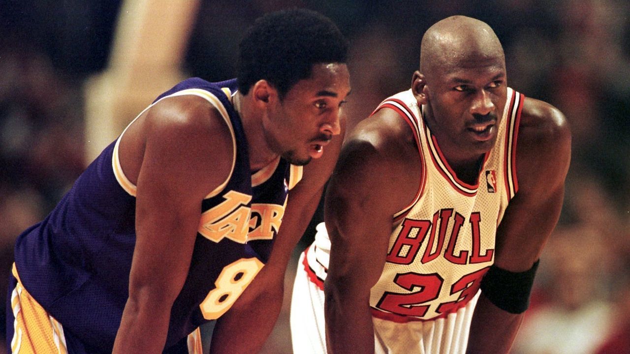 Los Angeles Lakers guard Kobe Bryant(L) and Chicago Bulls guard Michael Jordan(R) talk during a free-throw attempt during the fourth quarter 17 December at the United Center in Chicago. Bryant, who is 19 and bypassed college basketball to play in the NBA, scored a team-high 33 points off the bench, and Jordan scored a team-high 36 points. The Bulls defeated the Lakers 104-83. AFP PHOTO VINCENT LAFORET
