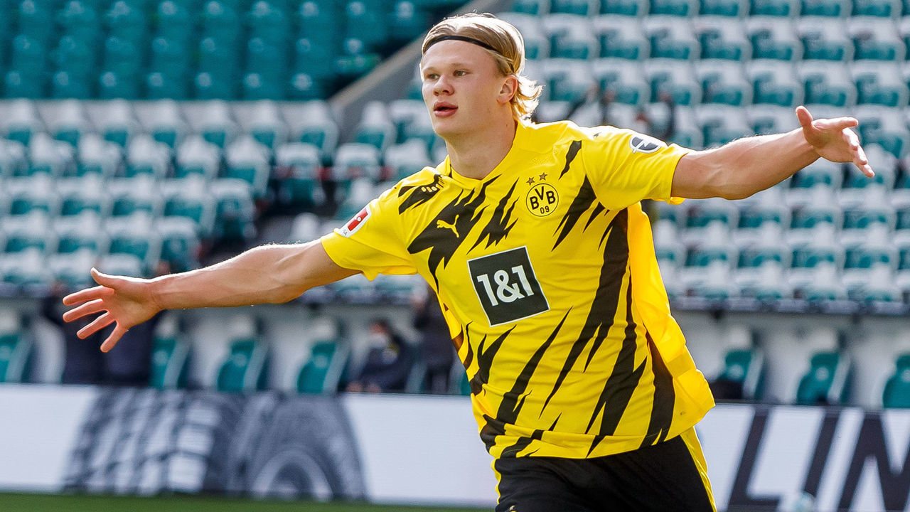 WOLFSBURG, GERMANY - APRIL 24: (BILD ZEITUNG OUT) Erling Haaland of Borussia Dortmund celebrates after scoring his team's second goal during the Bundesliga match between VfL Wolfsburg and Borussia Dortmund at Volkswagen Arena on April 24, 2021 in Wolfsburg, Germany.