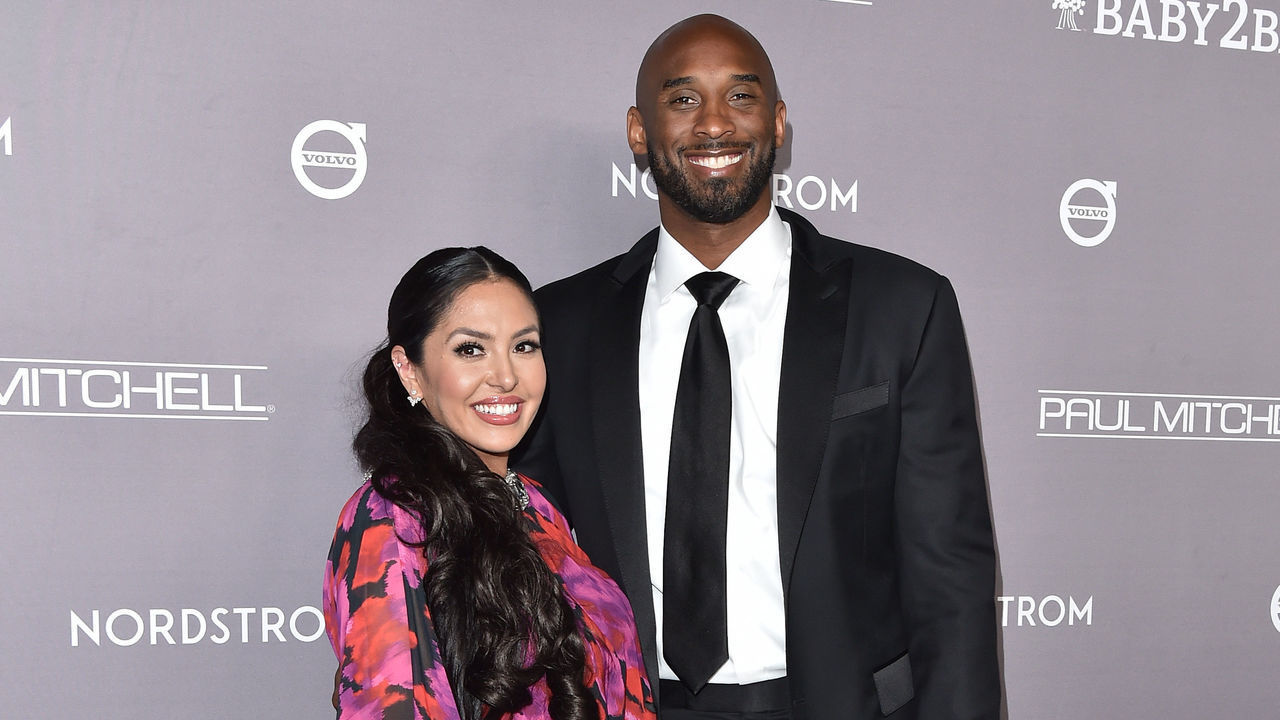 CULVER CITY, CALIFORNIA - NOVEMBER 09: Vanessa Laine Bryant and Kobe Bryant attend the 2019 Baby2Baby Gala Presented By Paul Mitchell at 3LABS on November 09, 2019 in Culver City, California.