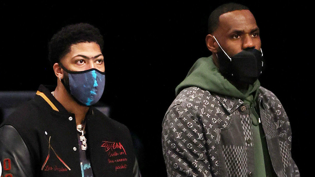 NEW YORK, NEW YORK - APRIL 10: Kyle Kuzma #0,Anthony Davis #3 and LeBron James #23 of the Los Angeles Lakers look on from the bench in the first quarter against the Brooklyn Nets at Barclays Center on April 10, 2021 in the Brooklyn borough of New York City.
