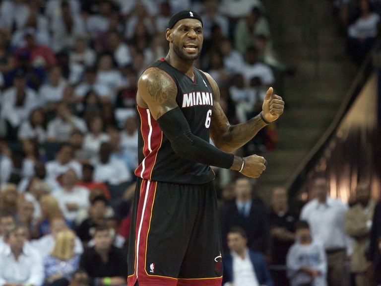 Video: lebron seems to stare down michael jordan during fastbreak dunk VIDEO: LeBron seems to stare down Michael Jordan during fastbreak dunk