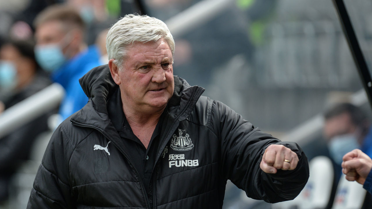 NEWCASTLE UPON TYNE, ENGLAND - MAY 02: Newcastle United Head Coach Steve Bruce during the Premier League match between Newcastle United and Arsenal at St. James Park on May 02, 2021 in Newcastle upon Tyne, England. Sporting stadiums around the UK remain under strict restrictions due to the Coronavirus Pandemic as Government social distancing laws prohibit fans inside venues resulting in games being played behind closed doors.