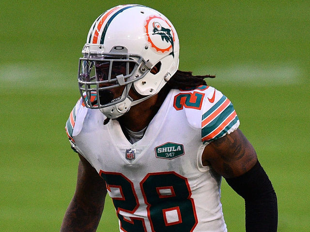 Miami Dolphins strong safety Bobby McCain (28) lines up against