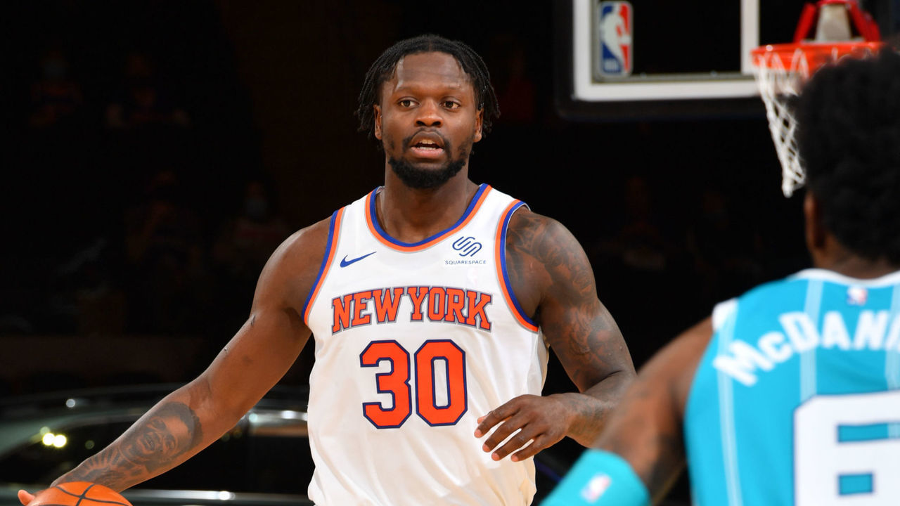 NEW YORK, NY - MAY 15: Julius Randle #30 of the New York Knicks dribbles the ball during the game against the Charlotte Hornets on May 15, 2021 at Madison Square Garden in New York City, New York. Mandatory Copyright Notice: Copyright 2021 NBAE