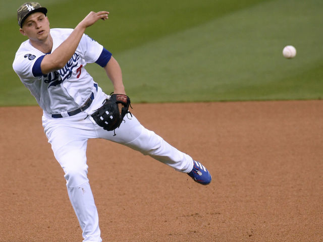 Starting shortstop for the LA Dodgers, Corey Seager fractures his