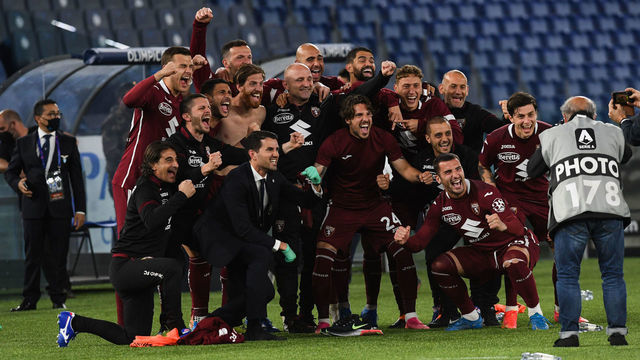 ROME, ITALY - MAY 18: Torino FC players celebrate their survival in Serie A at the end of the Serie A match between SS Lazio and Torino FC at Stadio Olimpico on May 18, 2021 in Rome, Italy.