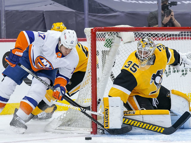 PITTSBURGH, PA - MAY 18: New York Islanders left wing Matt Martin (17) tries a wrap around attempt on Pittsburgh Penguins goaltender Tristan Jarry (35) during the third period in Game Two of the First Round in the 2021 NHL Stanley Cup Playoffs between the New York Islanders and the Pittsburgh Penguins on May 18, 2021, at PPG Paints Arena in Pittsburgh, PA.