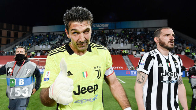 REGGIO NELL'EMILIA, ITALY - MAY 19: Juventus goalkeeper Gianluigi Buffon of Juventus celebrates the winning of the Italian Cup after the TIMVISION Cup Final between Atalanta BC and Juventus at Mapei Stadium on May 19, 2021 in Reggio nell'Emilia, Italy.