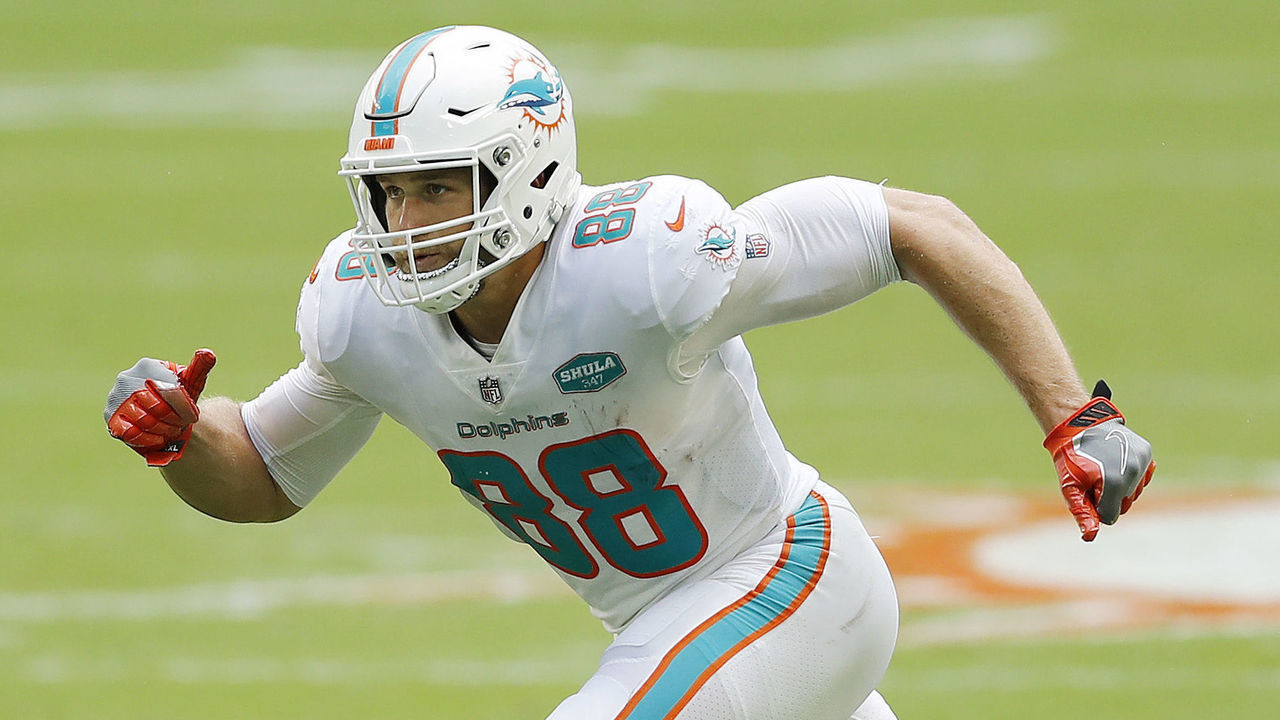 MIAMI GARDENS, FLORIDA - SEPTEMBER 20: Mike Gesicki #88 of the Miami Dolphins in action against the Buffalo Bills at Hard Rock Stadium on September 20, 2020 in Miami Gardens, Florida.