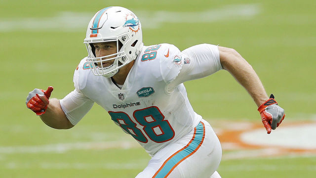 MIAMI GARDENS, FLORIDA - SEPTEMBER 20: Mike Gesicki #88 of the Miami Dolphins in action against the Buffalo Bills at Hard Rock Stadium on September 20, 2020 in Miami Gardens, Florida.