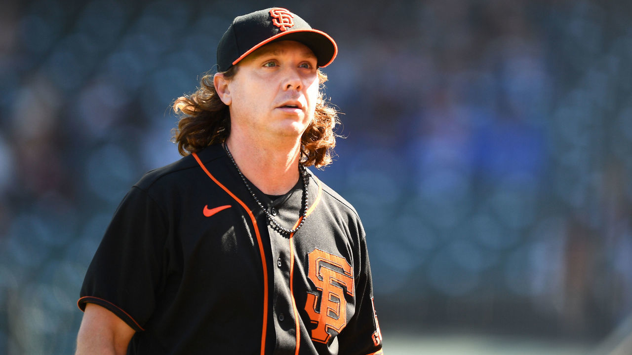 SAN FRANCISCO, CA - MAY 22: San Francisco Giants pitcher Scott Kazmir (19) looks on during a MLB game between the Los Angeles Dodgers and the San Francisco Giants on May 22, 2021 at Oracle Park in San Francisco, CA.