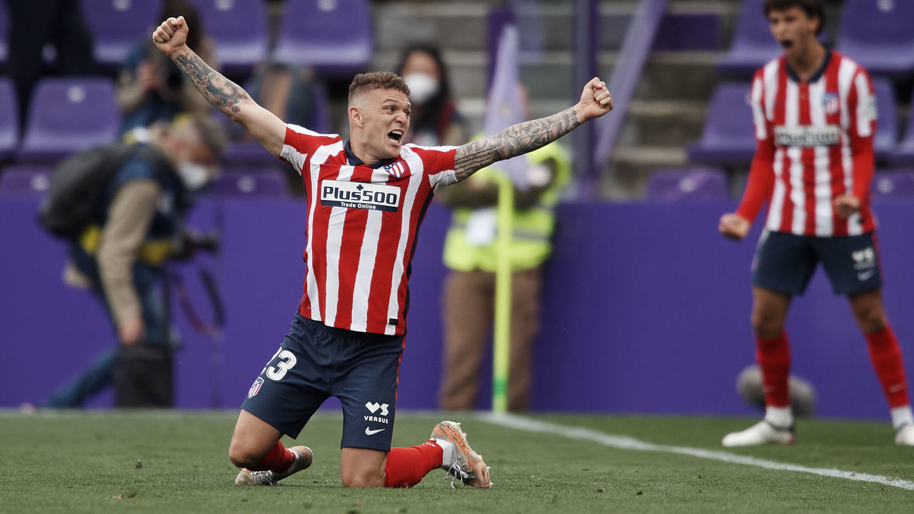 Kieran Trippier of Atletico Madrid celebrates after winning the league championship after the La Liga Santander match between Real Valladolid CF and Atletico de Madrid at Estadio Municipal Jose Zorrilla on May 22, 2021 in Valladolid, Spain. Sporting stadiums around Spain remain under strict restrictions due to the Coronavirus Pandemic as Government social distancing laws prohibit fans inside venues resulting in games being played behind closed doors