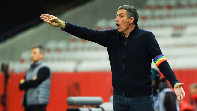 Strasbourgs head coach Thierry Laurey reacts during the French L1 football match between OGC Nice and Strasbourg (RCSA) at the Allianz Riviera stadium, in Nice, southern France, on May 16, 2021.