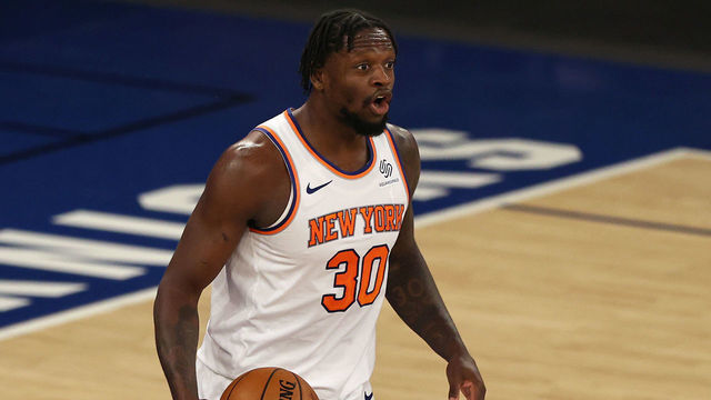 NEW YORK, NEW YORK - MAY 15: Julius Randle #30 of the New York Knicks directs his teammates in the second quarter against the Charlotte Hornets at Madison Square Garden on May 15, 2021 in New York City.