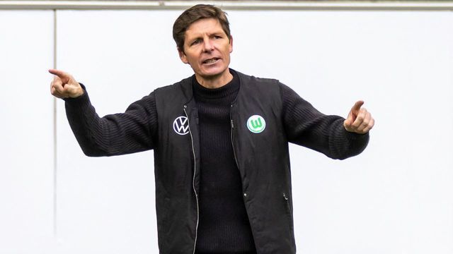 Wolfsburg's Austrian head coach Oliver Glasner gestures during the German first division Bundesliga football match VfL Wolfsburg v Mainz 05 in Wolfsburg, on May 22, 2021. - DFL REGULATIONS PROHIBIT ANY USE OF PHOTOGRAPHS AS IMAGE SEQUENCES AND/OR QUASI-VIDEO