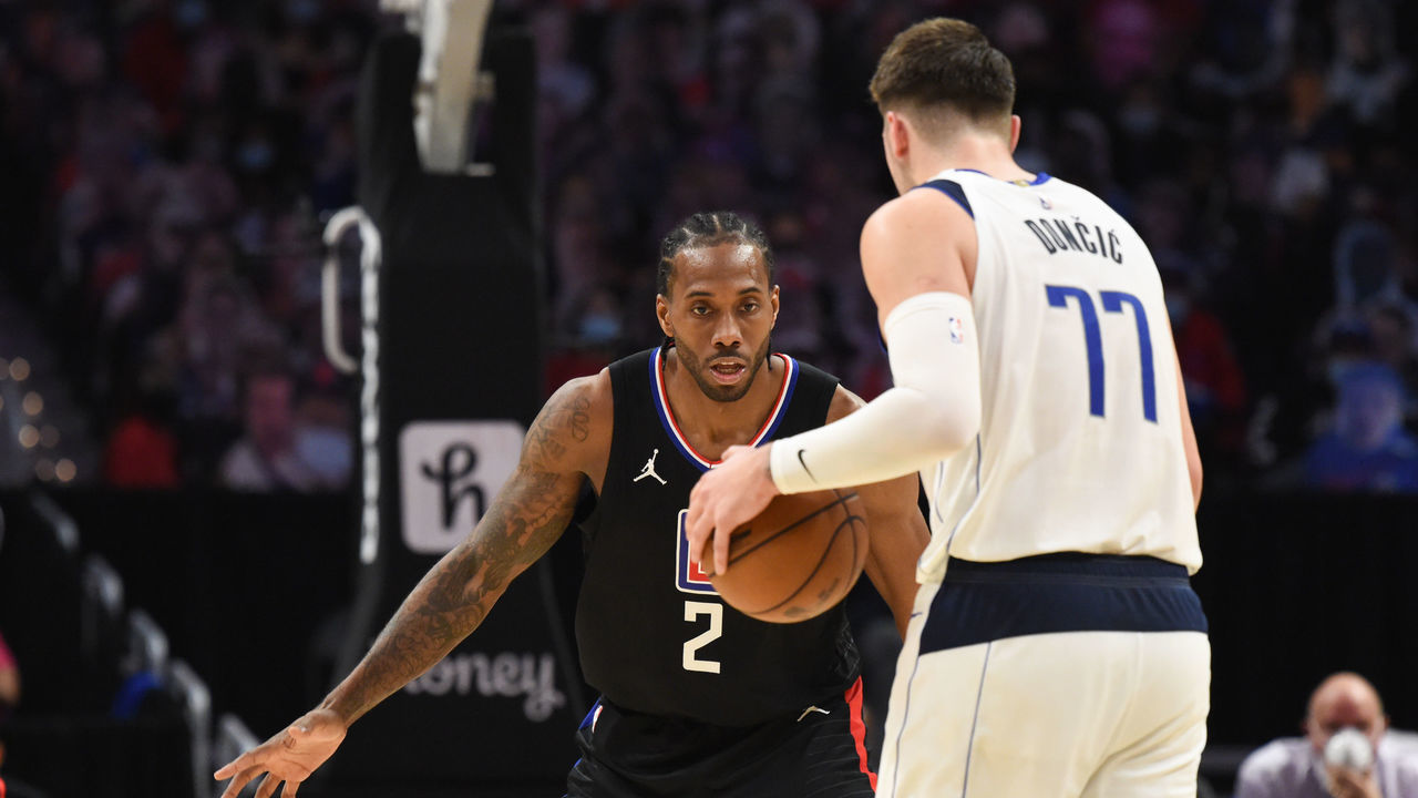 LOS ANGELES, CA - MAY 25: Kawhi Leonard #2 of the LA Clippers plays defense as Luka Doncic #77 of the Dallas Mavericks handles the ball during the game during Round 1, Game 2 of the 2021 NBA Playoffs on May 25, 2021 at STAPLES Center in Los Angeles, California. NOTE TO USER: User expressly acknowledges and agrees that, by downloading and/or using this Photograph, user is consenting to the terms and conditions of the Getty Images License Agreement. Mandatory Copyright Notice: Copyright 2021 NBAE
