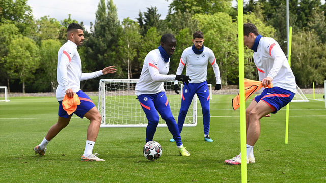 COBHAM, ENGLAND - MAY 26: Emerson, N'Golo Kante, Andreas Christensen and Jorginho of Chelsea during a training session at Chelsea Training Ground on May 26, 2021 in Cobham, England.