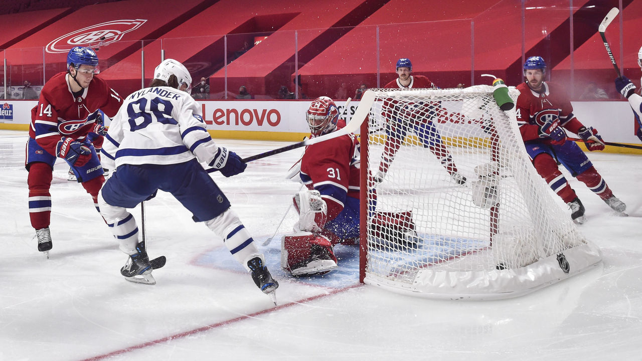 MONTREAL, QC - MAY 25: William Nylander #88 of the Toronto Maple Leafs scores on goaltender Carey Price #31 of the Montreal Canadiens during the second period in Game Four of the First Round of the 2021 Stanley Cup Playoffs at the Bell Centre on May 25, 2021 in Montreal, Canada. The Toronto Maple Leafs defeated the Montreal Canadiens 4-0.