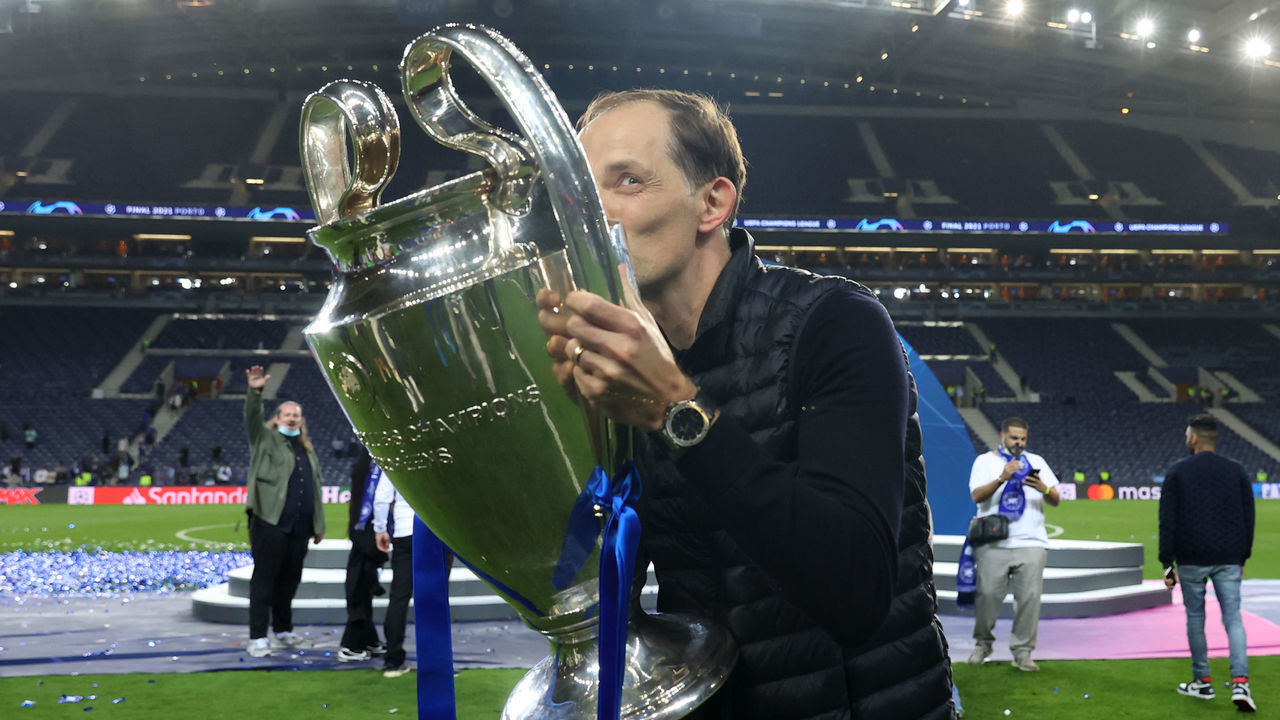 PORTO, PORTUGAL - MAY 29: Thomas Tuchel, Manager of Chelsea kisses the Champions League Trophy following their team's victory in the UEFA Champions League Final between Manchester City and Chelsea FC at Estadio do Dragao on May 29, 2021 in Porto, Portugal.