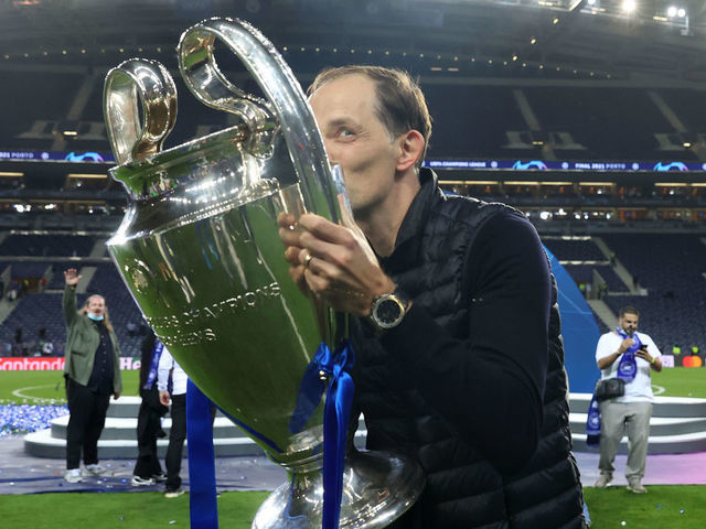 PORTO, PORTUGAL - MAY 29: Thomas Tuchel, Manager of Chelsea kisses the Champions League Trophy following their team's victory in the UEFA Champions League Final between Manchester City and Chelsea FC at Estadio do Dragao on May 29, 2021 in Porto, Portugal.
