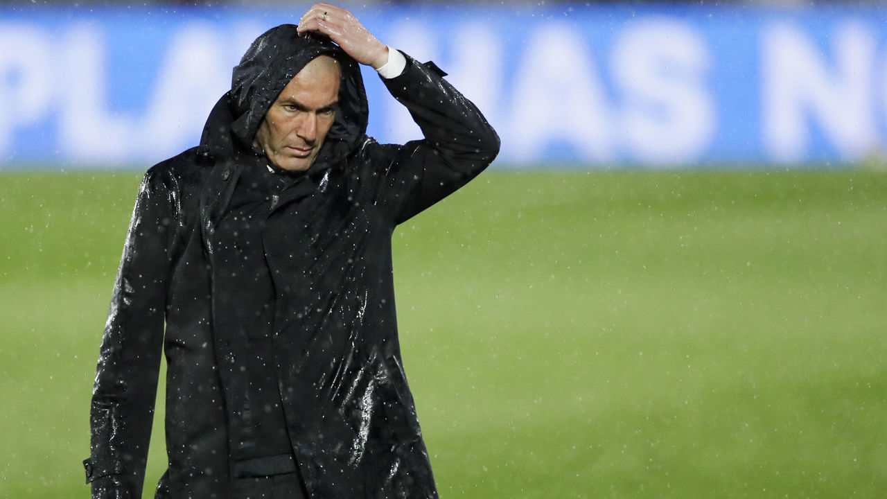 MADRID, SPAIN - APRIL 27: coach Zinedine Zidane of Real Madrid during the UEFA Champions League match between Real Madrid v Chelsea at the Estadio Alfredo Di Stefano on April 27, 2021 in Madrid Spain