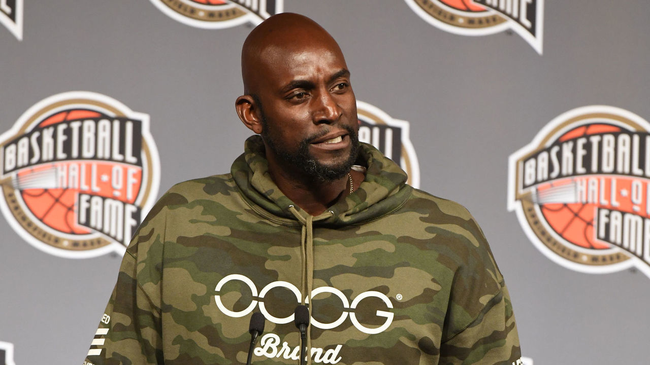 UNCASVILLE, CT - MAY 14: Enshrinee Kevin Garnett addresses the media during the Class of 2020 Press Conference as part of the 2020 Basketball Hall of Fame Enshrinement Ceremony on May 14, 2021 at the Cabaret Theatre at Mohegan Sun in Uncasville, Connecticut. NOTE TO USER: User expressly acknowledges and agrees that, by downloading and/or using this photograph, user is consenting to the terms and conditions of the Getty Images License Agreement. Mandatory Copyright Notice: Copyright 2021 NBAE