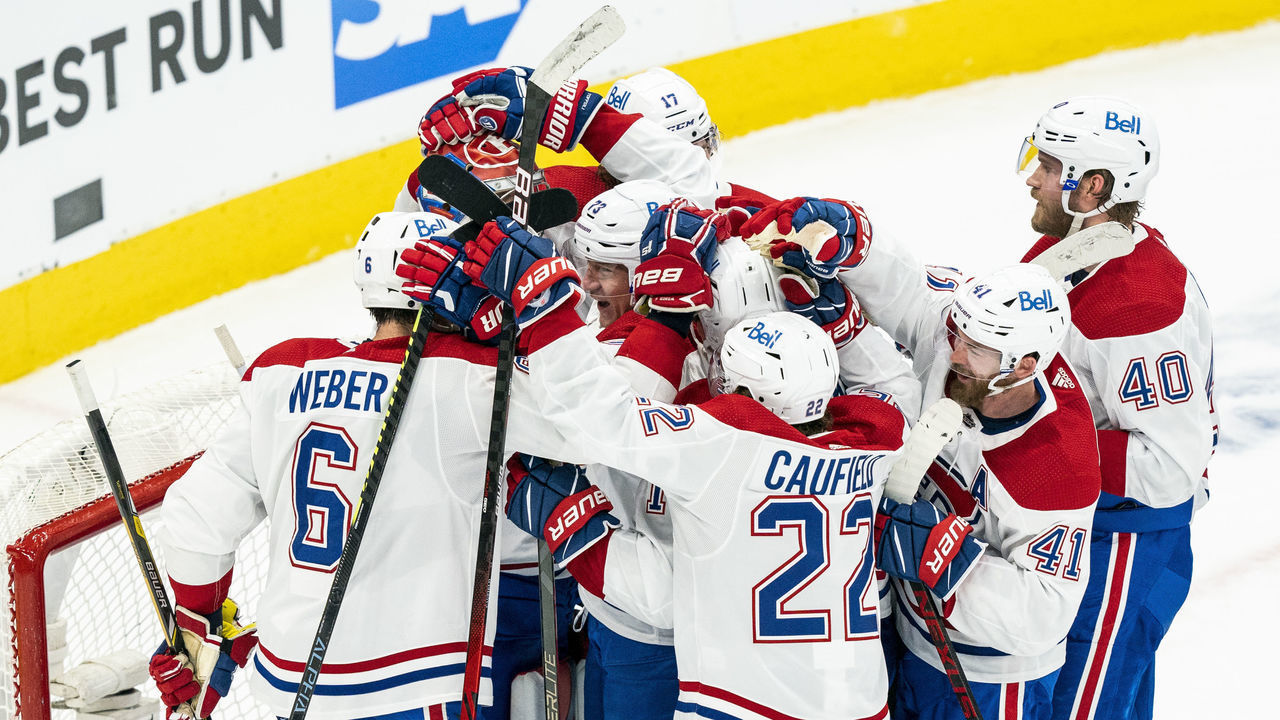 TORONTO, ON - MAY 31: The Montreal Canadiens celebrate after defeating the Toronto Maple Leafs in Game Seven of the First Round of the 2021 Stanley Cup Playoffs at the Scotiabank Arena on May 31, 2021 in Toronto, Ontario, Canada.
