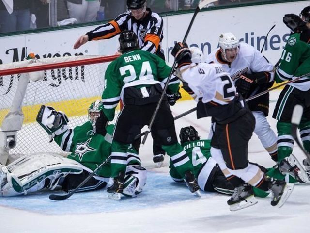 The 6-on-5 strategy teams use to score with their goalie pulled