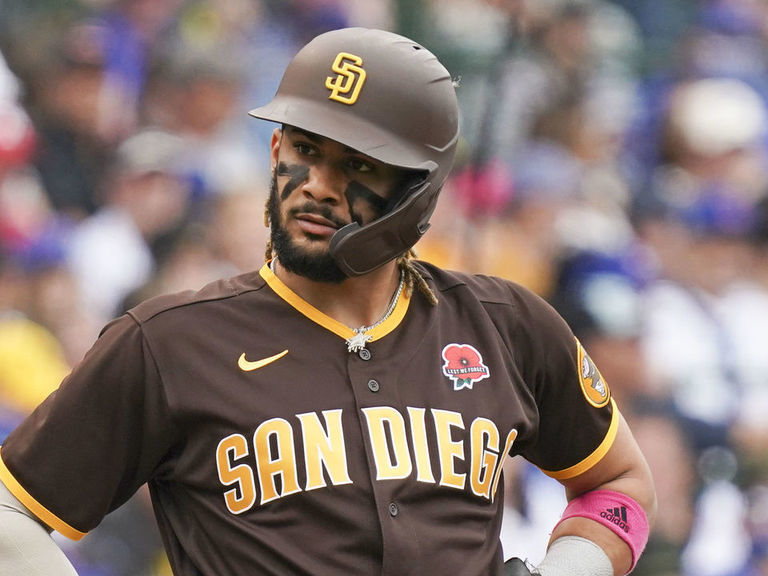 Padres' Tatis leaves game against Cubs with tight oblique