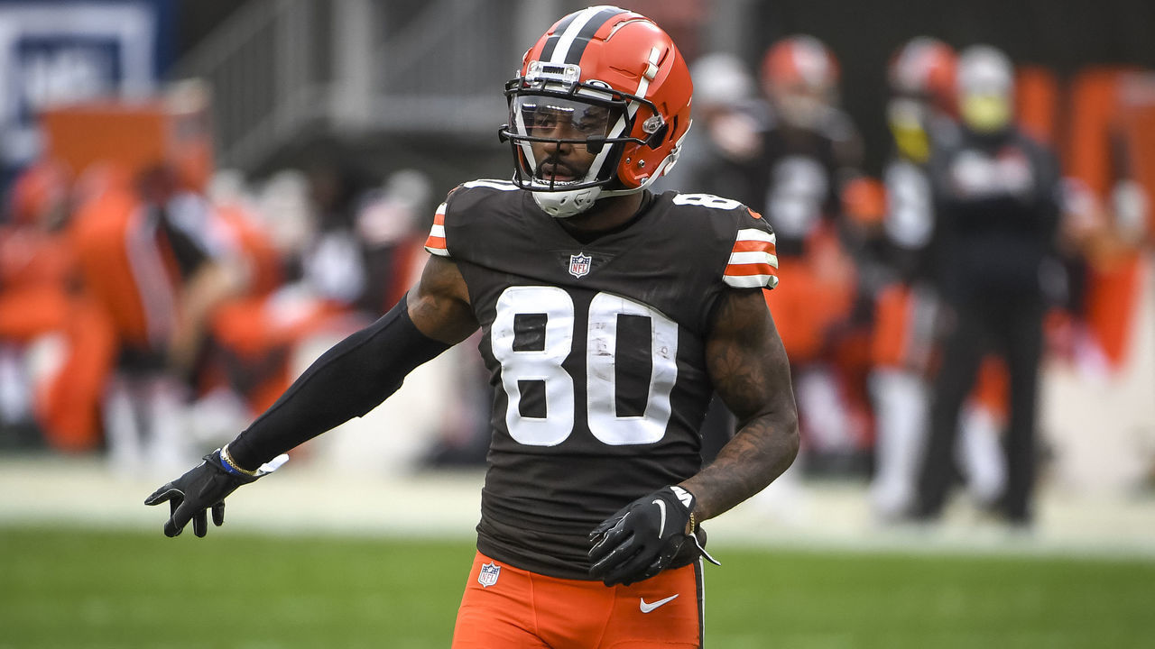CLEVELAND, OHIO - JANUARY 03: Jarvis Landry #80 of the Cleveland Browns lines up against the Pittsburgh Steelers during the second quarter at FirstEnergy Stadium on January 03, 2021 in Cleveland, Ohio.